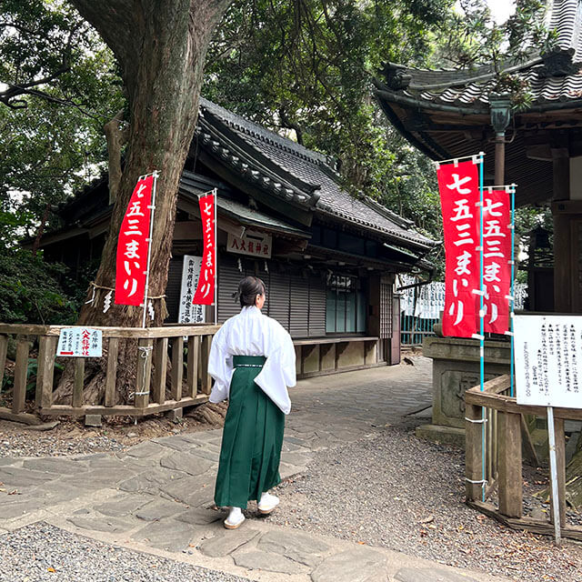 神社の社窓から～袴をはいて